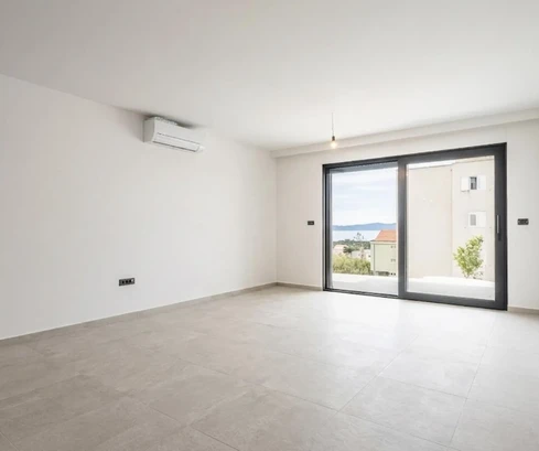 Makarska, appartamento con due camere da letto, terrazza e vista mare in un nuovo complesso