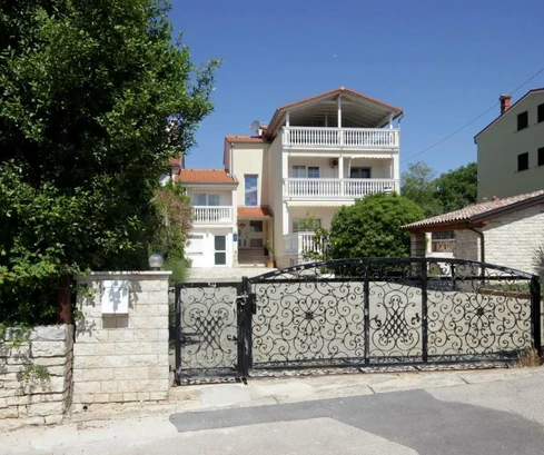 Isztria, Banjole: Apartmanház a tenger közelében