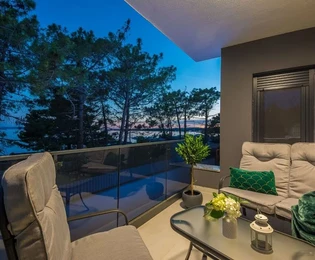 Villa cerca del centro, equipada con piscina y terraza en la azotea