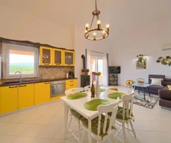 ZAŘÍZENÝ APARTMÁN S PANORAMATICKÝM VÝHLEDEM NA MOŘE!