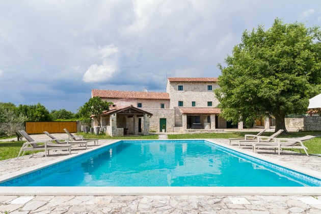 Beautiful stone house with a swimming pool in Istria