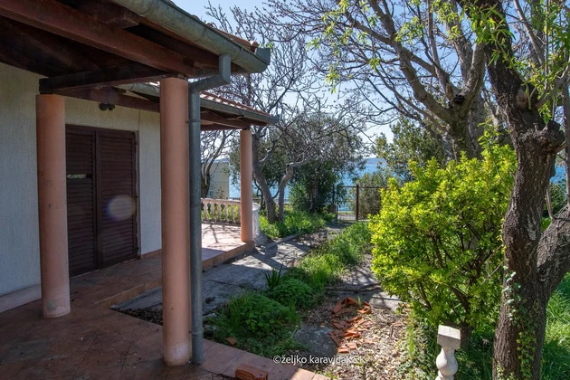 Casa frente al mar en venta en Zadar Karma, ubicación privilegiada junto al mar en Croacia