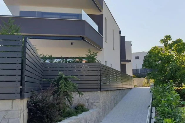 Maison de ville de luxe à vendre à seulement 150 mètres de la mer en Croatie