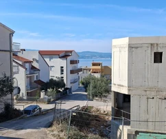 Omišská riviéra, dvojizbový byt s terasou a výhľadom na more