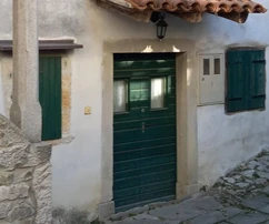Storica villa in pietra in vendita nel cuore di Hum in Croazia