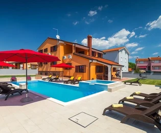 Istria, Pula-Medulin, splendida villa con ampia piscina e giardino