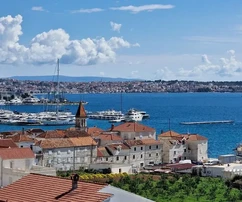 Seget D., penthouse 174 m2, immeuble neuf, vue panoramique sur la mer, 2 garages