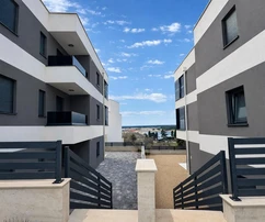 Pag, Šimuni, two-bedroom apartment with garden 120 m from the sea