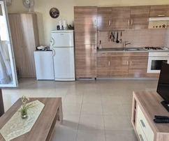 Appartement au 1er étage, côté sud, à 50 mètres de la mer avec vue sur la mer