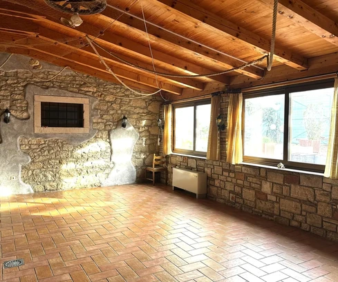 Istria, Brtonigla, affascinante casa in pietra con potenziale di investimento