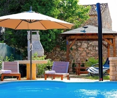 Istria, Umag, Spacious holiday house with pool and wellness amenities