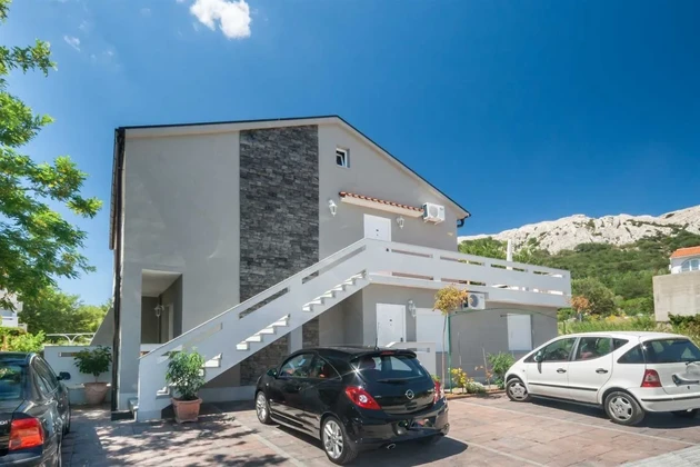Maison individuelle avec cinq appartements, dans un emplacement attractif, à 500 m de la plage !