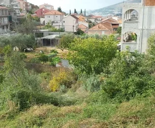 Trogir, parcela edificable de 973 m2, a 900 m del centro