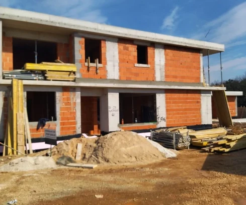 Villa s bazénem ve výstavbě, možnosti kombinace