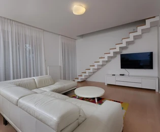 Rijeka, Donja Vezica, umeblowane mieszkanie pięciopokojowe 186 m², dwa balkony, parking