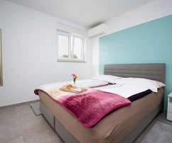 Modern villa medencével és panorámás kilátással Vodnjanban eladó Horvátországban