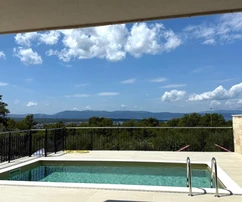 Moderne und voll ausgestattete Villa mit Meerblick