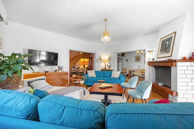 Ližnjan, spacious apartment house with three residential units and a garden