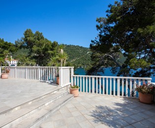 Luksuzna apartmanska kuća uz more na otoku Lastovu