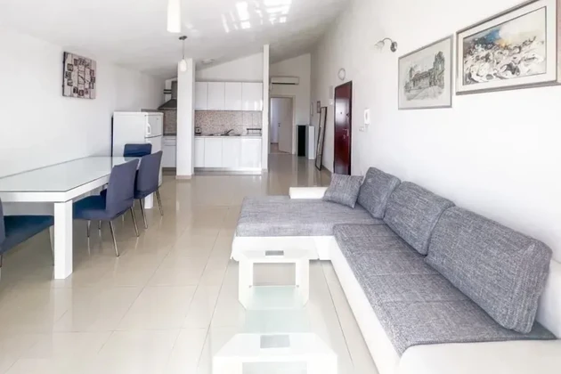 Trogir, pohodlný 1-izbový byt 50,14 m2 s parkovacím miestom, 400 m od centra
