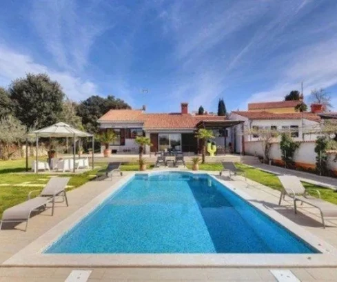 Hermosa villa con piscina junto al mar, Istria, Medulin