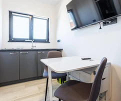 Apartmanokkal rendelkező ház eladó Vodicében Horvátországban