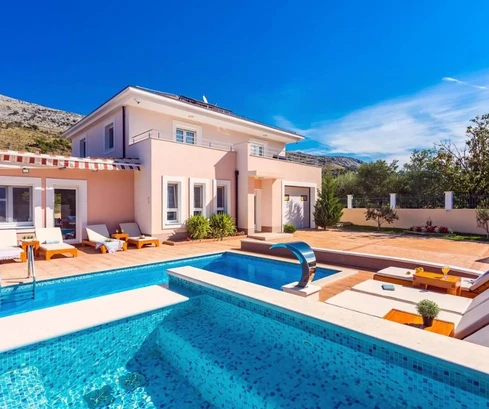 Großzügiges Einfamilienhaus mit Pool in der Umgebung von Split zu verkaufen in Kroatien