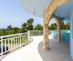 Villa mit Pool und Panoramablick zu verkaufen in Kroatien