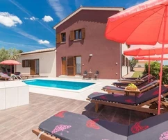 Villa spaziosa con piscina, Istria, Svetvinčenat