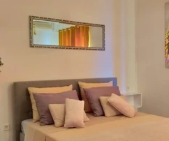 Villa con piscina en venta en segunda línea del mar en Selca, Croacia