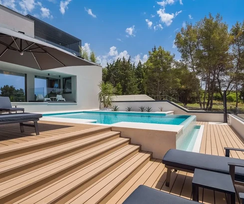 Villa de lujo con vista panorámica en Diklo