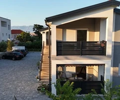 Apartament na piętrze, centrum wyspy Vir (woda i kanalizacja)