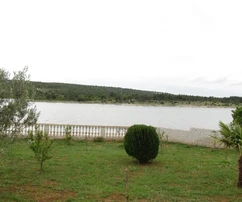 Kruševo, Crna Punta, beautiful house in the first row by the sea with three residential units