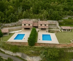 Ičići, Poljane, villa bifamiliare con piscina, vista panoramica e ampio giardino