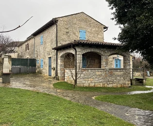 Istria, Kanfanar – Villa in pietra con piscina e giardino