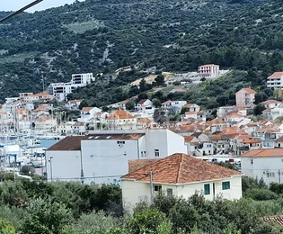 Marina,građ. zemljište 1948 m2 ,blizu centra,struja,voda,asfaltni put