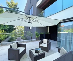 APPARTEMENT MEUBLÉ DANS UN EMPLACEMENT ATTRACTIF, À 200 M DE LA MER !