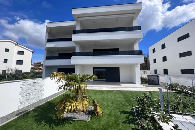 EXKLUZÍVNY APARTMÁN S VÝHĽADOM NA MORE, NA ATRAKTÍVNOM MIESTE!