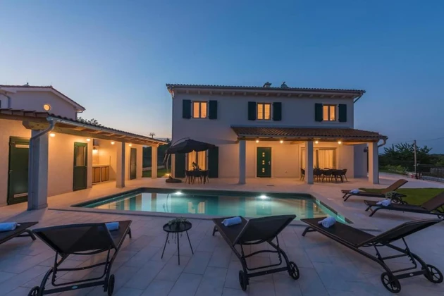 Villa mit Pool und Sauna in Barban zu verkaufen in Kroatien
