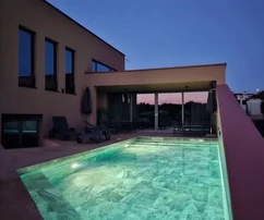 Istria, Novigrad – Casa indipendente con piscina e vista mare in vendita