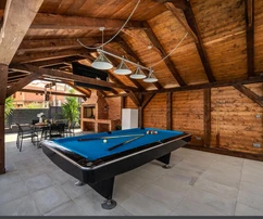 Villa à vendre à Okrug à quelques pas de la mer en Croatie