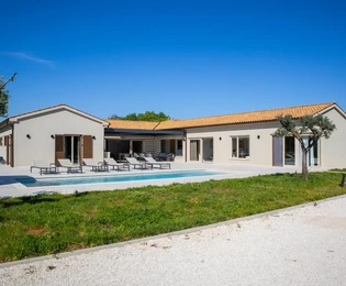 Luxusná vila s bazénom na predaj v Ližnjane v Chorvátsku