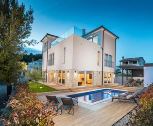 Willa na sprzedaż w Fažanie blisko morza z basenem w Chorwacji