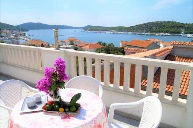 Apartementhaus in Rogoznica mit Meerblick und erstklassiger Ausstattung