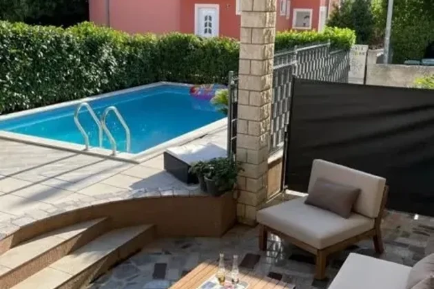 Split, Sirobuja, detached house 320m2 with pool and garage, 750m from the sea