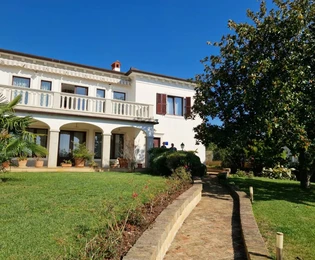 Villa di lusso in vendita con vista mare a Umago in Croazia