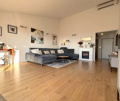 Split, Znjan penthouse 119,6 m²-es, tengerre néző kilátással és 2 parkolóhellyel