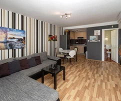 Dramalj, dům se 6 apartmány, zavedený podnik s turistickým pronájmem, výhled na moře