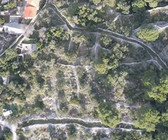 Trogir, Drvenik Veliki, stavební pozemek 2391 m2, 250 m od moře