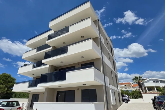 Okrug, apartamento de 2 dormitorios 63 m², edificio nuevo con piscina, planta baja